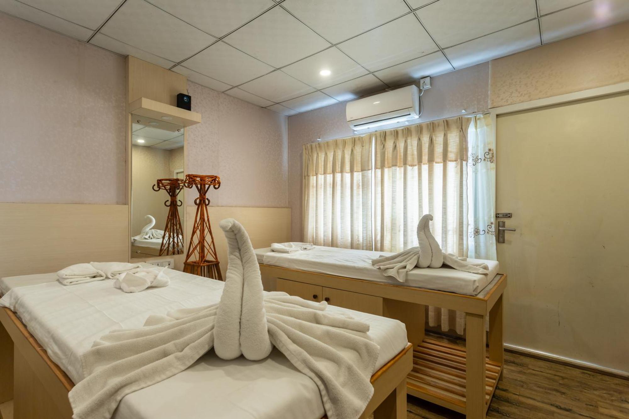 Hotel Sarathi ドゥリケル エクステリア 写真
